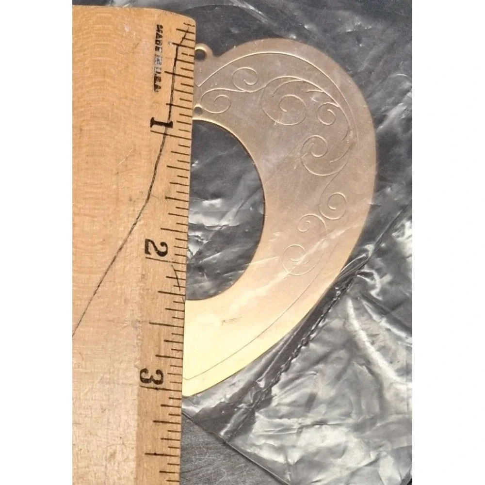 Vintage Portrait Studio Heart Charm Ornament Gold Tone Etched Photo Frame New